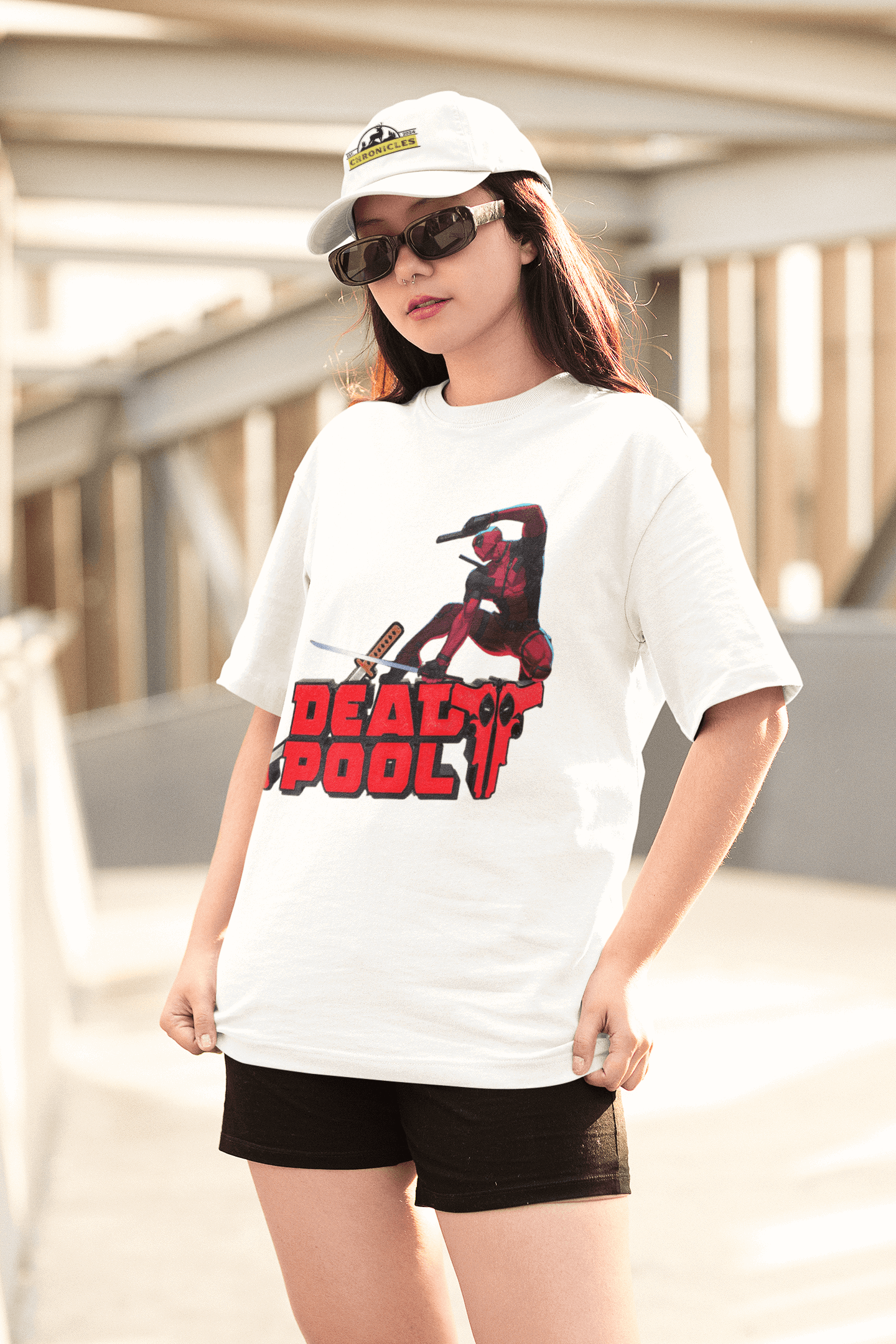 Deadpool In Action | Oversized T-Shirt | Marvel - CHRONICLES